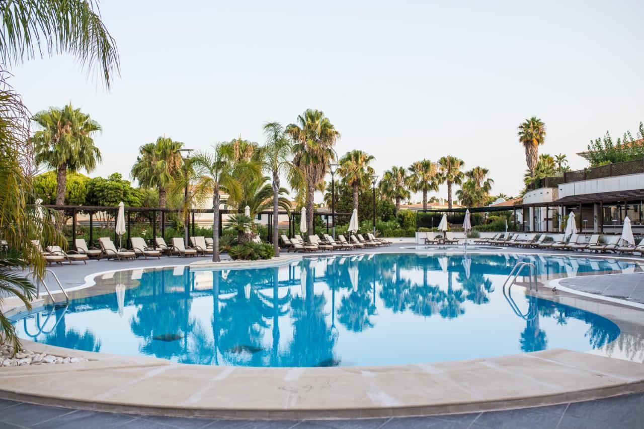 Wyndham Grand Algarve 호텔 퀸타도라고 외부 사진 Pool at the hotel
