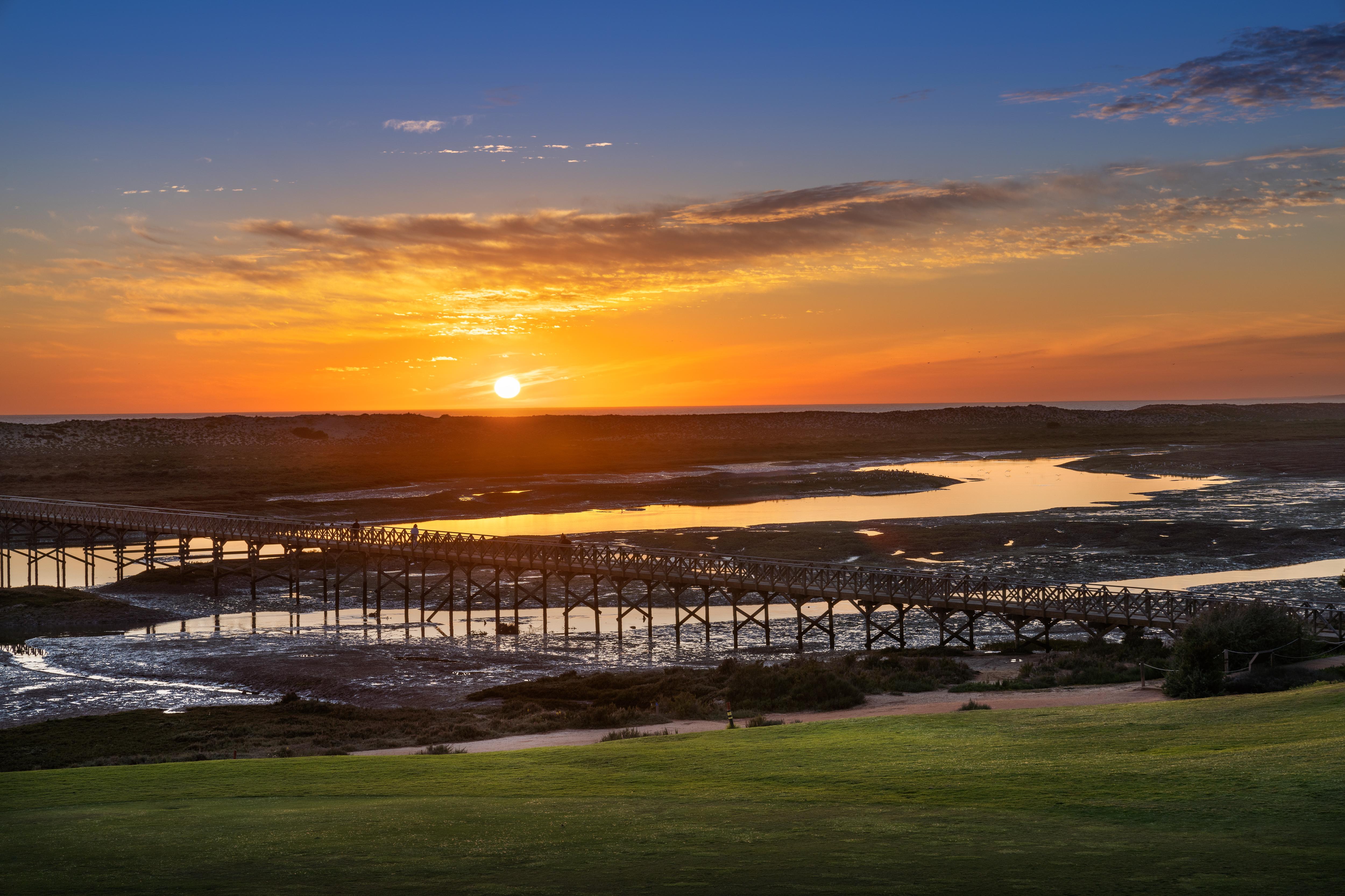 Wyndham Grand Algarve 호텔 퀸타도라고 외부 사진 Sunset over the San Marcos River
